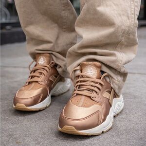 Rose gold Nike Air Huarache Run women 5.5